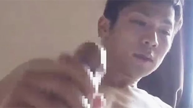 男性の全裸オナ二ー