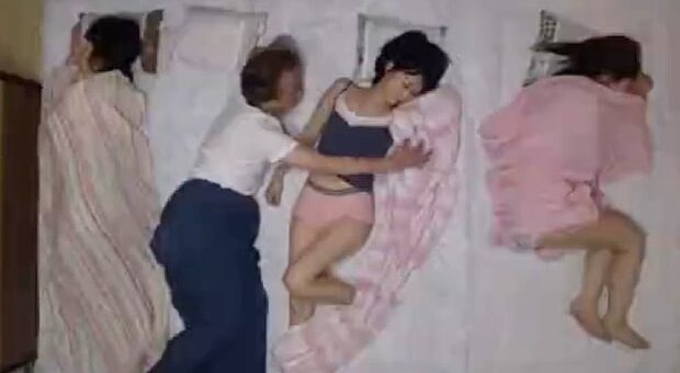 母の再婚相手の義父に夜這いされる姉妹