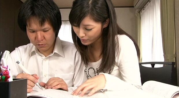 教え子にエッチを教えてあげる美人家庭教師