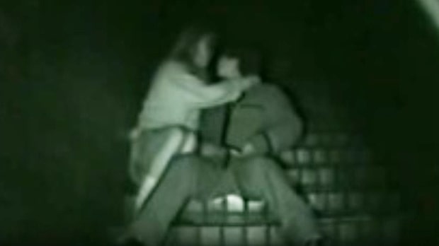 非常階段でSEXするカップルを盗撮