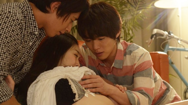 同窓会で再会した元彼とイケメンと3P