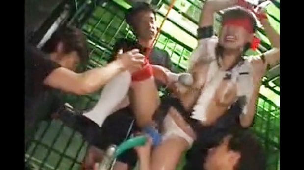 拘束して電マと浣腸責め