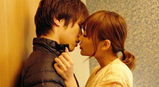 不倫SEXを楽しむ人妻