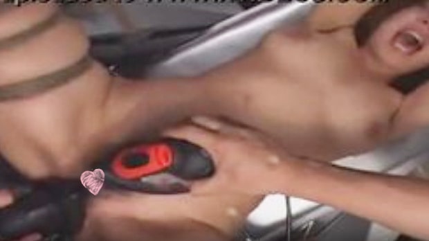 マシンバイブで犯されるギャル