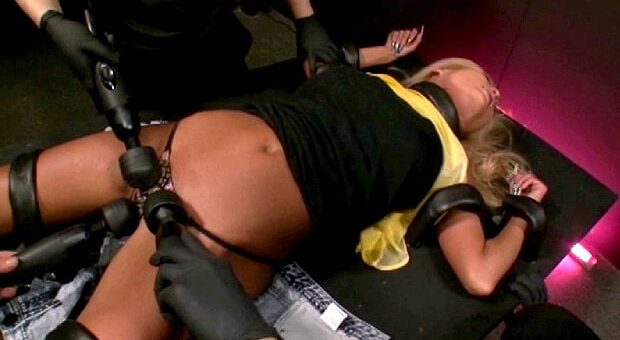 電マとドリルバイブの同時責め