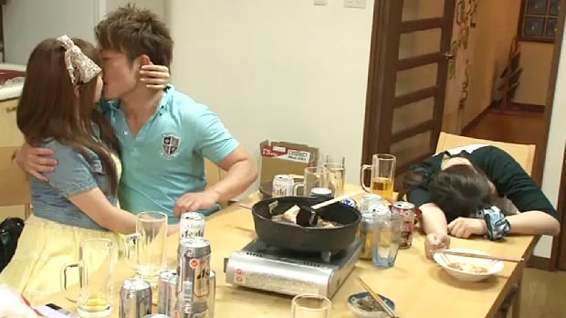 親友の彼氏を寝取る悪い女