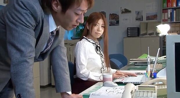 オフィスでイケメン社員にレイプされるOL