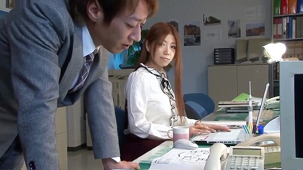 オフィスでイケメン社員にレイプされるOL