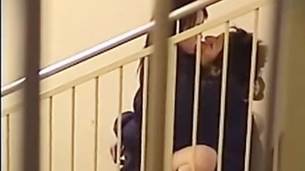 学校の非常階段でSEXするカップルを盗撮