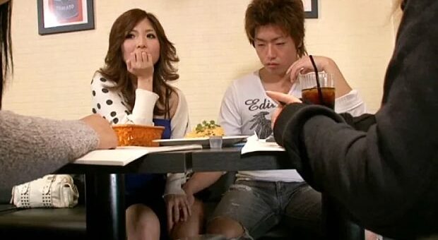 カフェで親友の彼氏をこっそり寝取る悪女