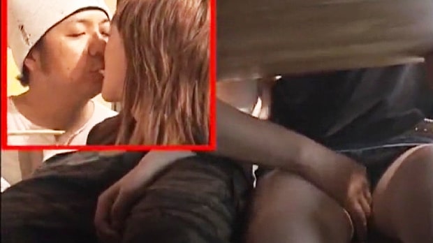 居酒屋でSEXする男女