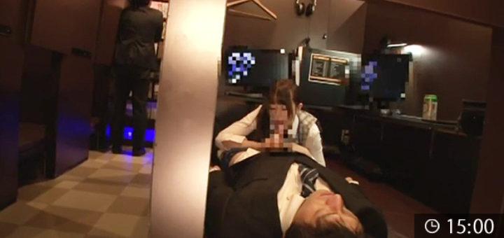 ネカフェで男を襲う痴女