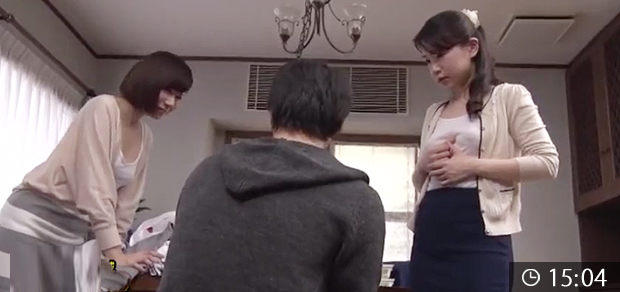 近所の学生を誘惑する人妻