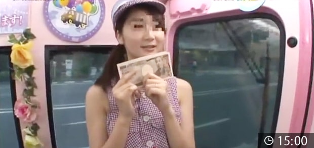 仕事中にAV出演する人妻