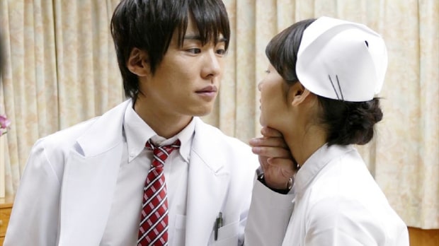 病室のベッドでSEXするドクターとナース