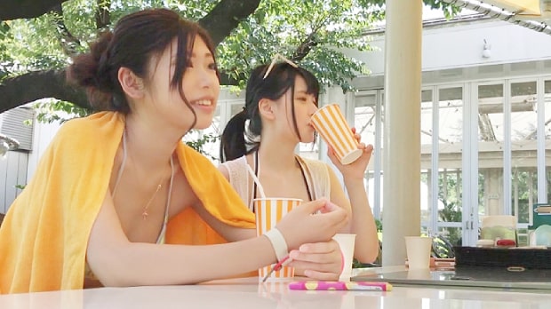 プールでナンパされ即SEXする巨乳ヤリマン