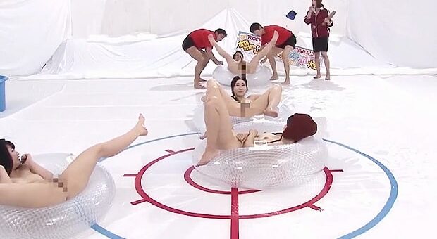 全裸で人間カーリング中出し近親相姦