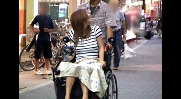 バイブ付き車椅子で散歩プレイ