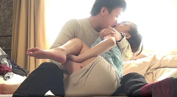 マッサージされて襲われる女