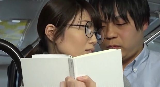 バスで痴漢される清楚な三十路