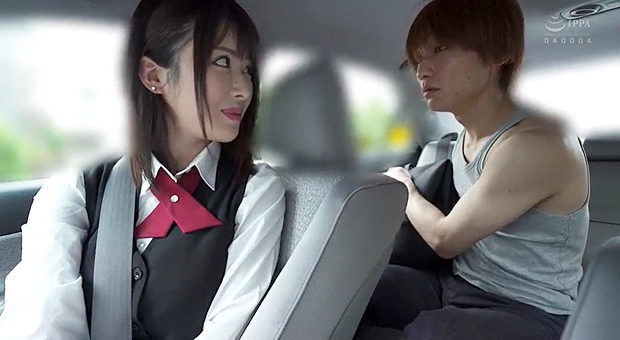 細マッチョのイケメン客を痴女る女タクシードライバー