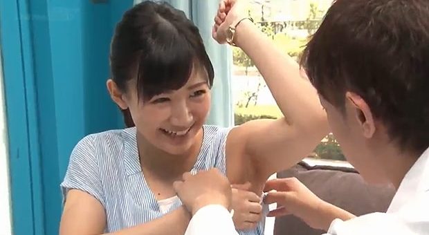 MM号でOLのワキにペニスを擦り付ける