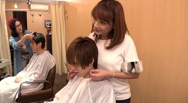 イケメン客を痴女る美人美容師