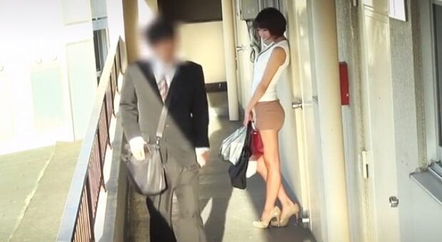 隣人を逆レイプする人妻