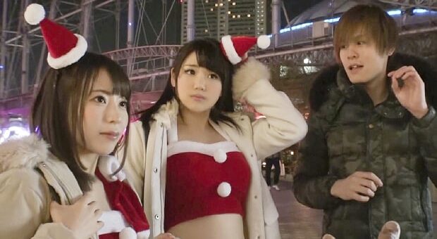 ナンパしたサンタコス美女と3P