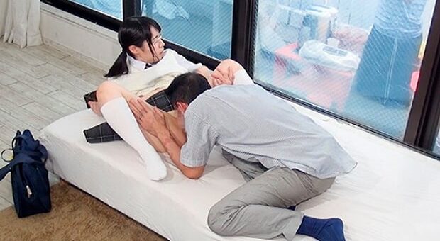 義父と中出しSEXするモニタリングAV