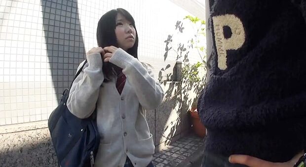 ナンパされたJKが中出しされる