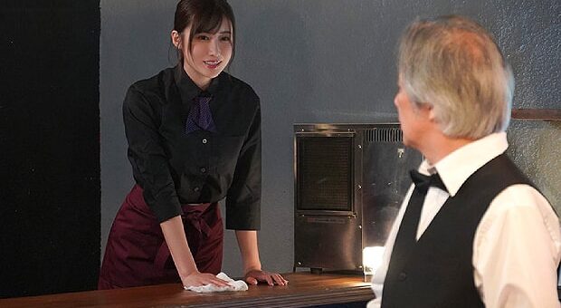 バイト先の既婚者の店長と不倫する女