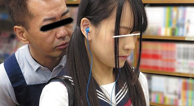 本屋で立ち読みするJKを犯す店主