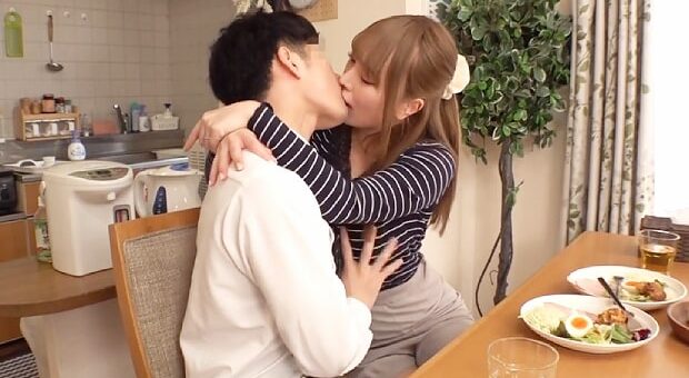 義息と中出しSEXしまくる巨乳義母