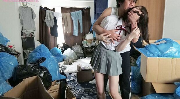 隣人の異臭オヤジに中出しレイプされるJK