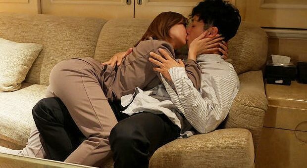 上司とのダブル不倫にハマる若妻