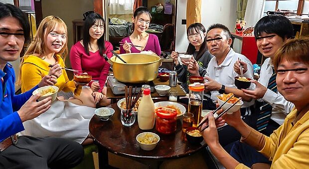 大家族で中出し乱交