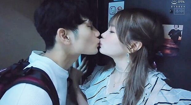 野外デートでイチャイチャキスをしまくる松本いちか