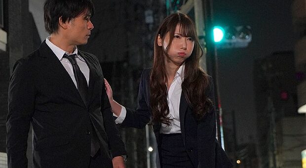 上司をノーブラで誘惑し痴女って中出しさせる小悪魔女子社員