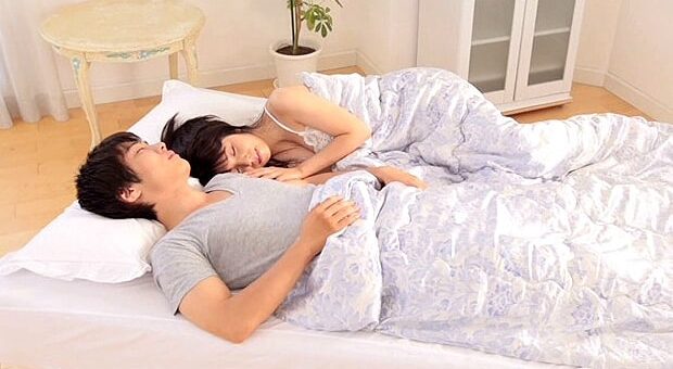 年下彼氏とラブラブエッチをする48歳の美熟女