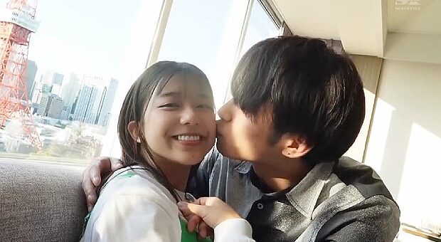 イケメンとイチャイチャエッチする巨乳美少女