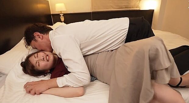 大嫌いな元彼に脅され中出しで犯される