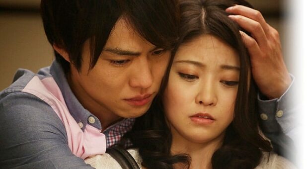 イケメンと不倫する人妻