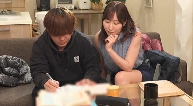 大学受験で居候する甥っ子にSEXを教える巨乳妻