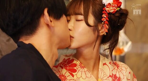 幼馴染と中出しSEXする浴衣美女