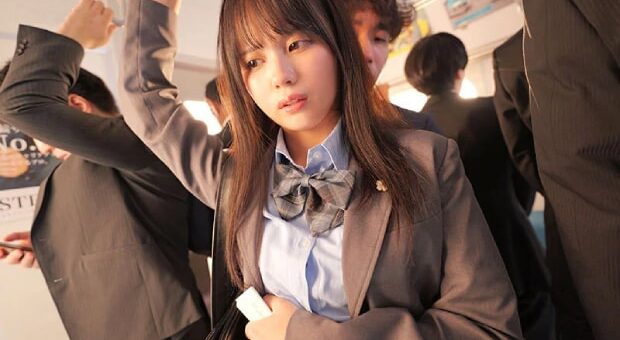 通学電車で痴漢にイカされ失禁するJK