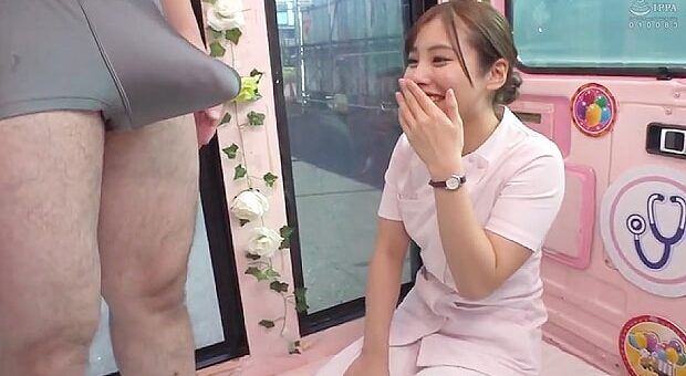 MM便でピタパン尻ナースにデカチン見せつける