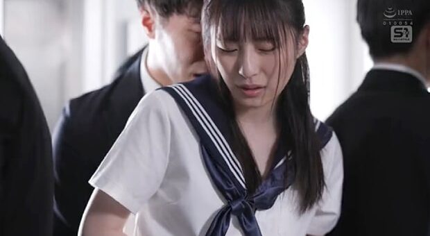 痴漢のテクに沼り大量潮吹きイキする美少女JK