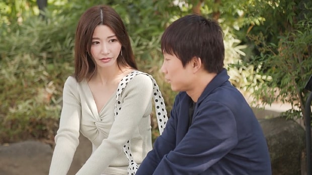 近所の童貞クンにSEXの相手させて欲求不満解消する巨乳人妻