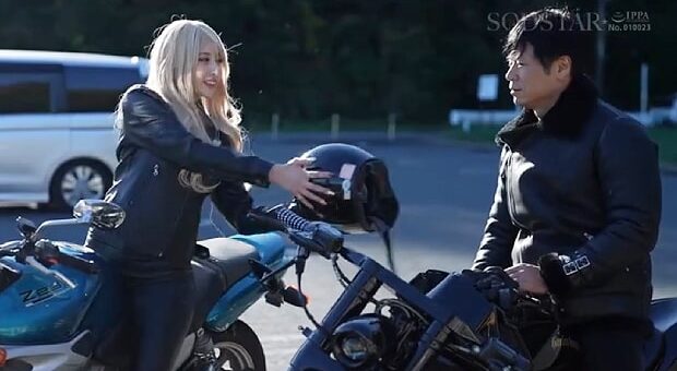 バイクツーリングで出会った男とラブホに行くギャルライダー